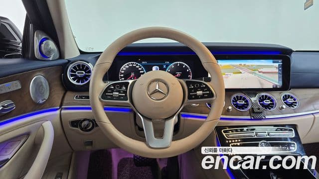 Mercedes-Benz E-Class 2019 — ფოტო 13/20