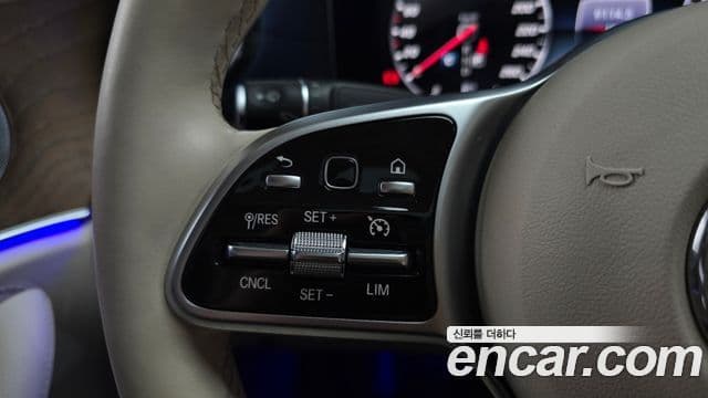 Mercedes-Benz E-Class 2019 — ფოტო 16/20