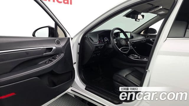 Hyundai Sonata 2022 — ფოტო 9/20