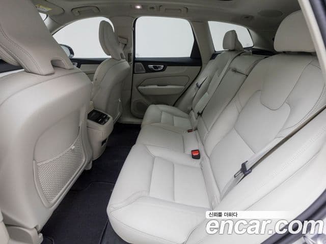 Volvo XC60 2026 — ფოტო 10/19