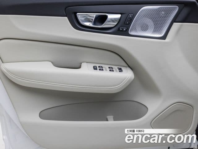 Volvo XC60 2026 — ფოტო 16/19