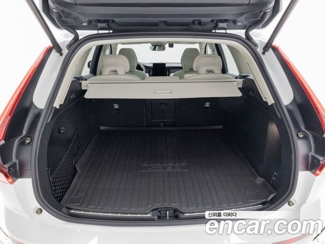 Volvo XC60 2026 — ფოტო 18/19
