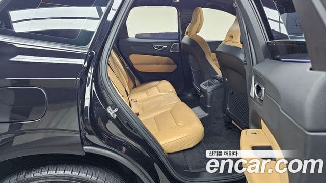 Volvo XC60 2019 — ფოტო 11/20