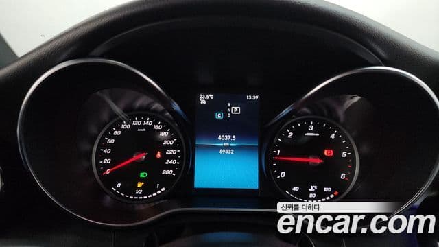 Mercedes-Benz C-Class 2019 — ფოტო 8/20