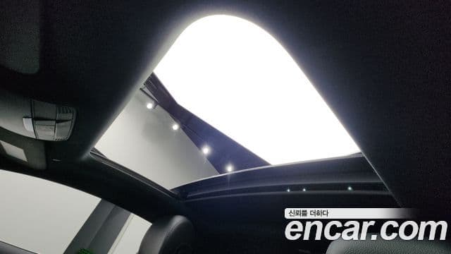 Mercedes-Benz C-Class 2019 — ფოტო 17/20