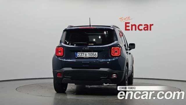 Jeep Renegade 2023 — ფოტო 4/20