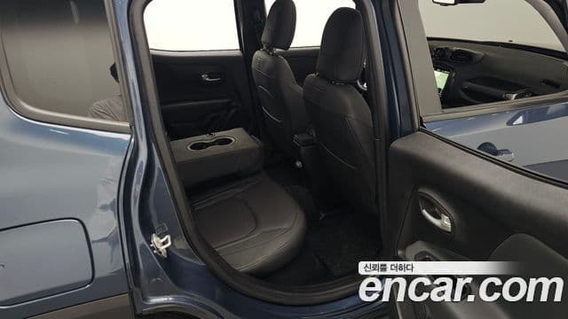 Jeep Renegade 2023 — ფოტო 12/20