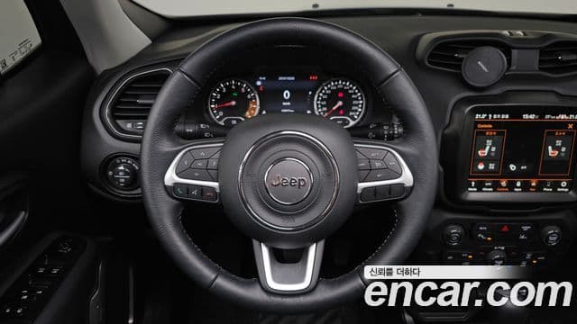 Jeep Renegade 2023 — ფოტო 13/20