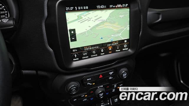 Jeep Renegade 2023 — ფოტო 14/20