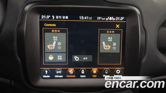 Jeep Renegade 2023 — ფოტო 15/20