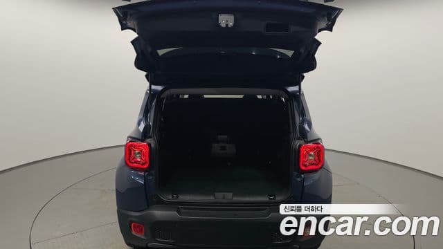 Jeep Renegade 2023 — ფოტო 20/20