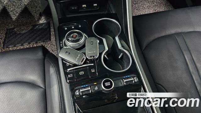 Kia K5 2022 — ფოტო 8/20