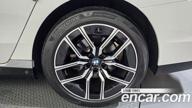 BMW 7 Series 2024 — Photo 33/39
