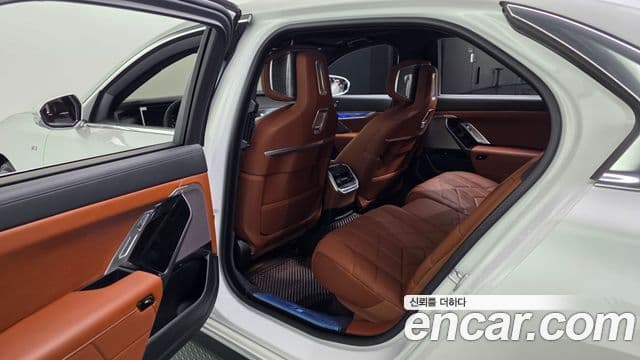 BMW 7 Series 2024 — Photo 9/39