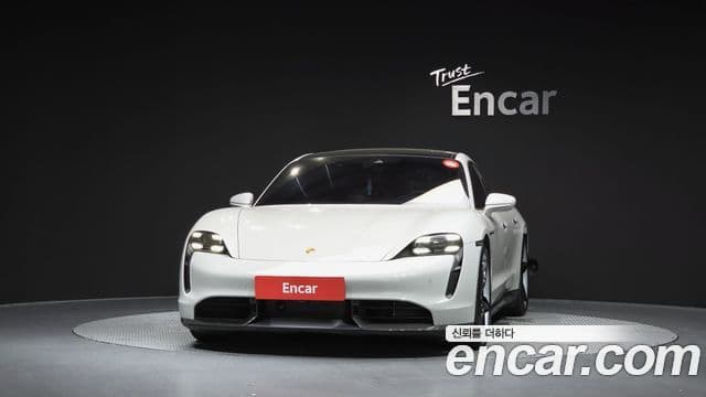 Porsche Taycan 2021 — ფოტო 23/36