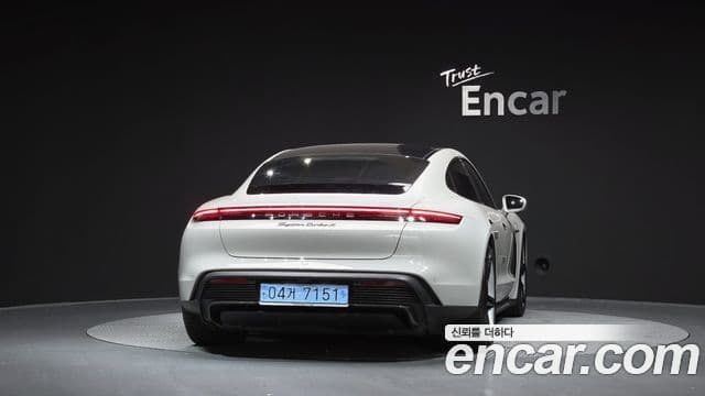 Porsche Taycan 2021 — ფოტო 9/36