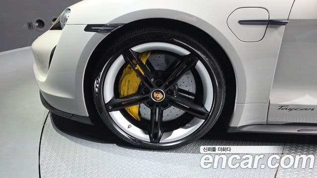 Porsche Taycan 2021 — ფოტო 25/36