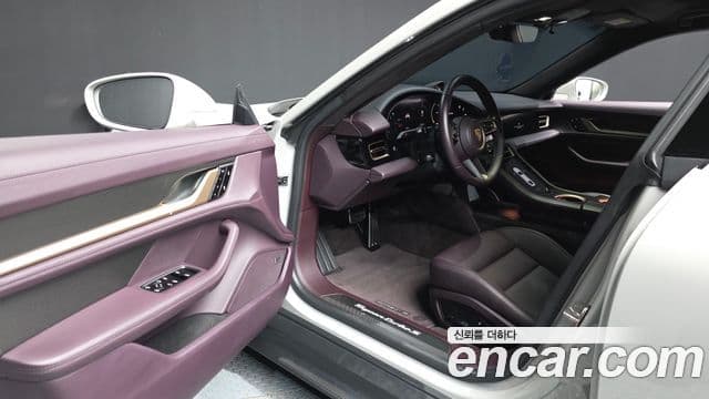 Porsche Taycan 2021 — ფოტო 11/36