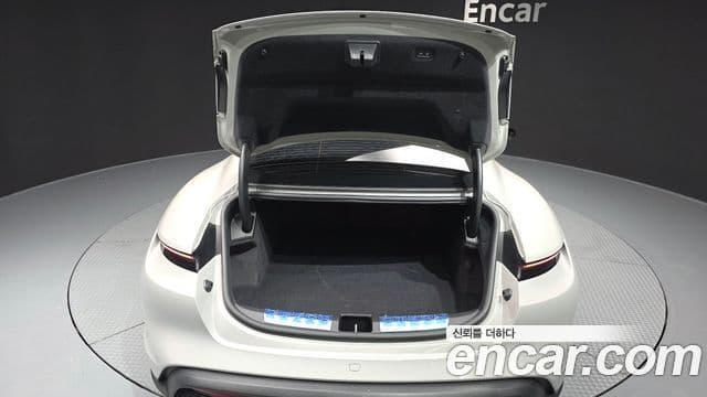 Porsche Taycan 2021 — ფოტო 31/36