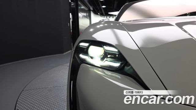 Porsche Taycan 2021 — ფოტო 26/36