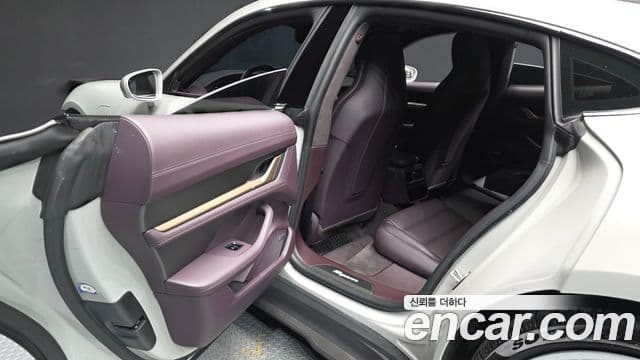 Porsche Taycan 2021 — ფოტო 6/36