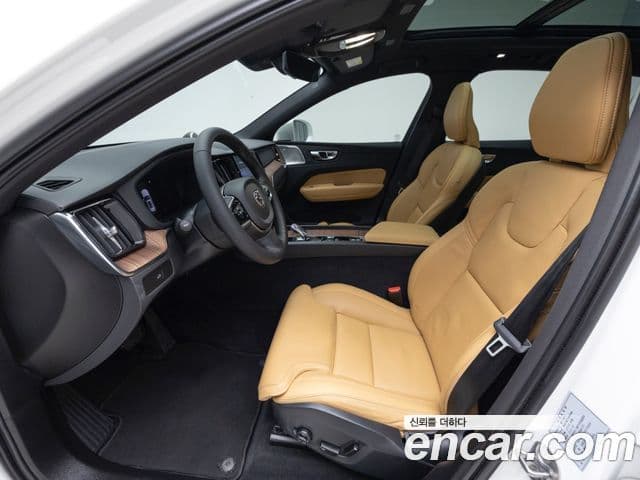 Volvo XC60 2024 — фото 9 из 19