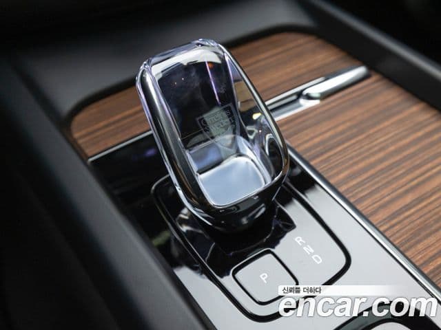 Volvo XC60 2024 — ფოტო 14/19