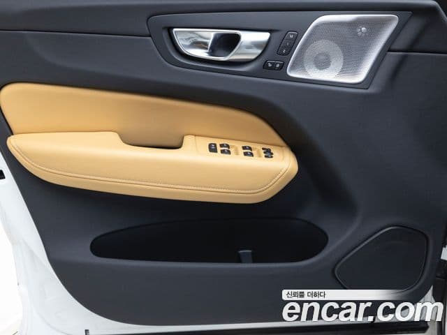 Volvo XC60 2024 — ფოტო 17/19