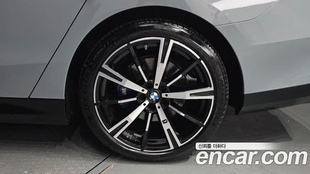 BMW 5 Series 2024 — Photo 28/35