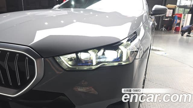 BMW 5 Series 2024 — Photo 22/35