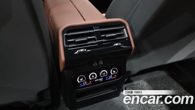 BMW 5 Series 2024 — Photo 18/35