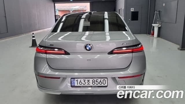 BMW 7 Series 2023 — Şəkil 2/18