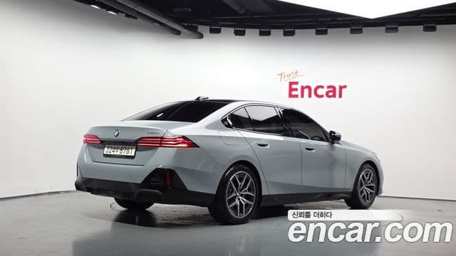 BMW 5 Series 2025 — фото 2 из 20
