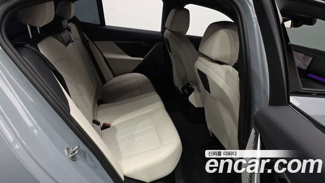 BMW 5 Series 2025 — фото 11 из 20