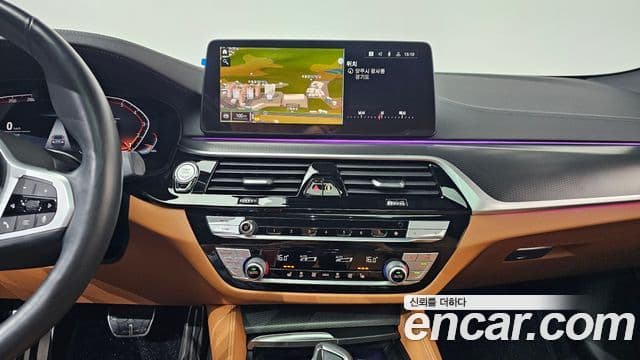 BMW 5 Series 2021 — ფოტო 13/20