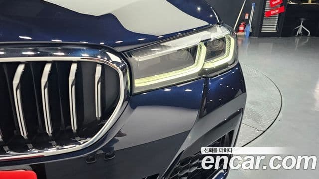 BMW 5 Series 2021 — Photo 23/31