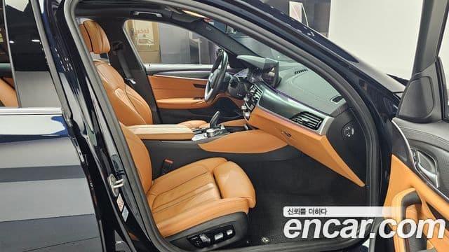 BMW 5 Series 2021 — Photo 17/31