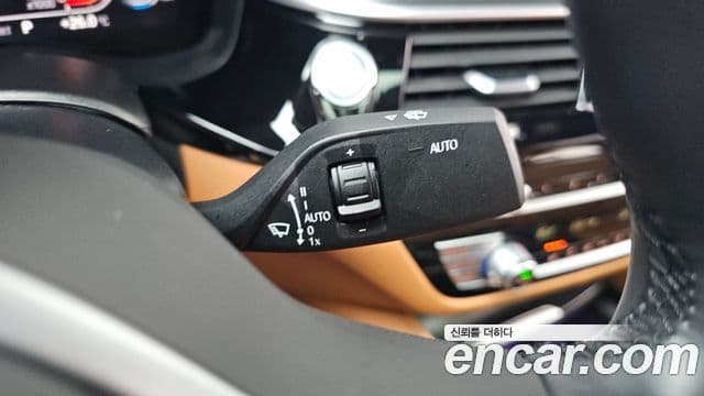 BMW 5 Series 2021 — Photo 27/31