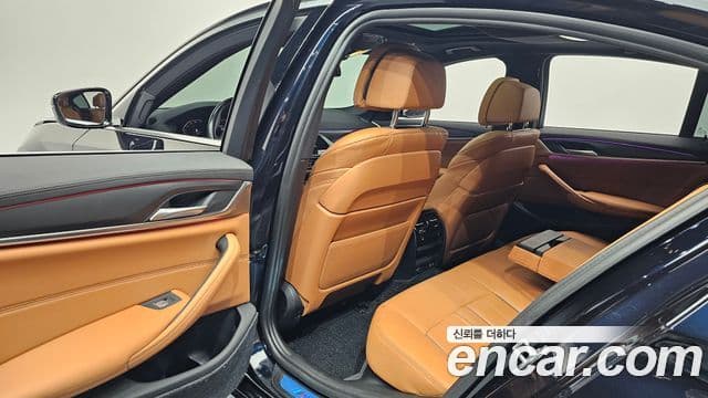 BMW 5 Series 2021 — Photo 10/31