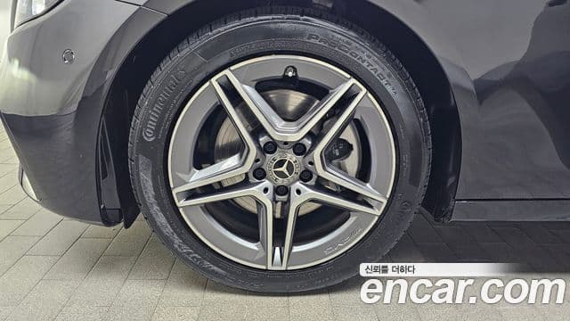 Mercedes-Benz E-Class 2023 — ფოტო 5/20