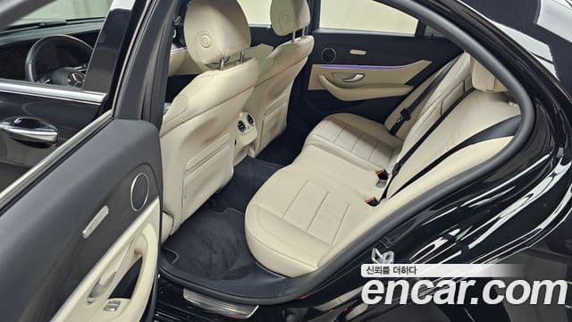 Mercedes-Benz E-Class 2023 — ფოტო 11/20