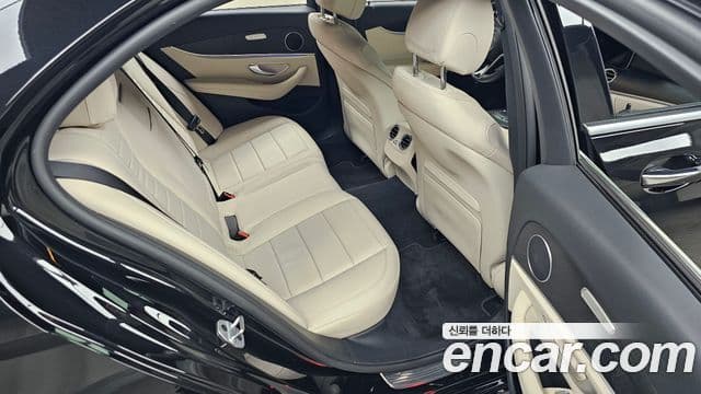 Mercedes-Benz E-Class 2023 — ფოტო 12/20