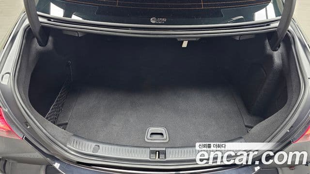 Mercedes-Benz E-Class 2023 — ფოტო 17/20