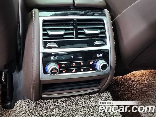 BMW 7 Series 2020 — фото 13 из 18