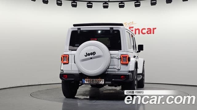 Jeep Wrangler 2021 — ფოტო 4/20