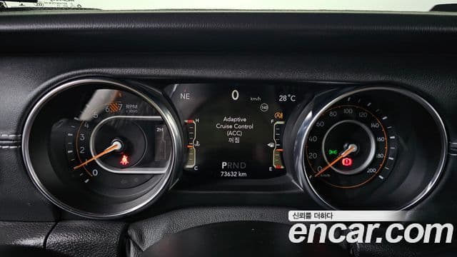 Jeep Wrangler 2021 — ფოტო 8/20