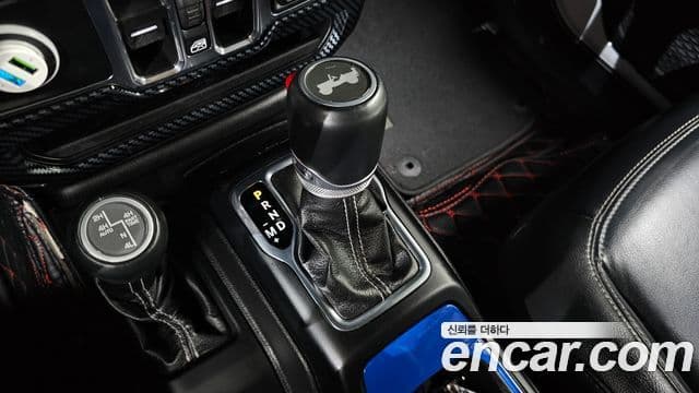 Jeep Wrangler 2021 — ფოტო 9/20