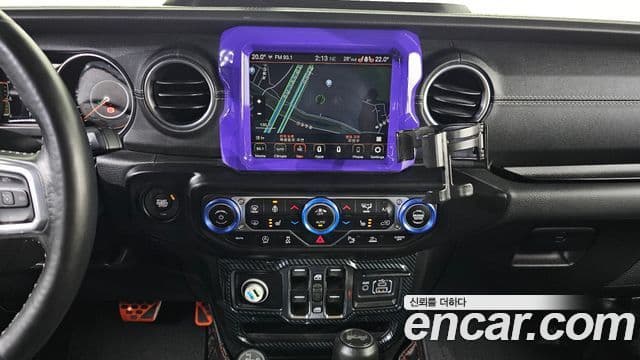 Jeep Wrangler 2021 — ფოტო 14/20