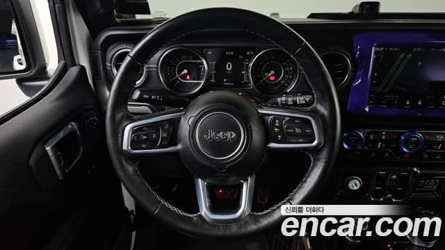 Jeep Wrangler 2021 — ფოტო 15/20