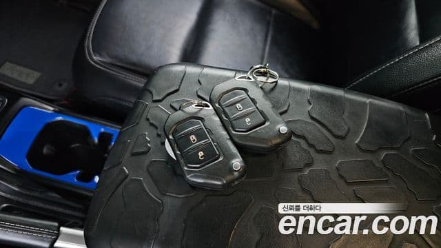 Jeep Wrangler 2021 — ფოტო 17/20